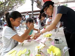 本場準備萱草、米樽DIY以及填問卷送好禮等活動，吸引許多遊客參與