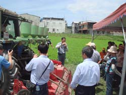 本場團隊盡心盡力為農民求福祉研發省時省工的農機具及各項技術