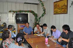 黃鵬場長率本場農業經營管理專家，至現場診斷輔導