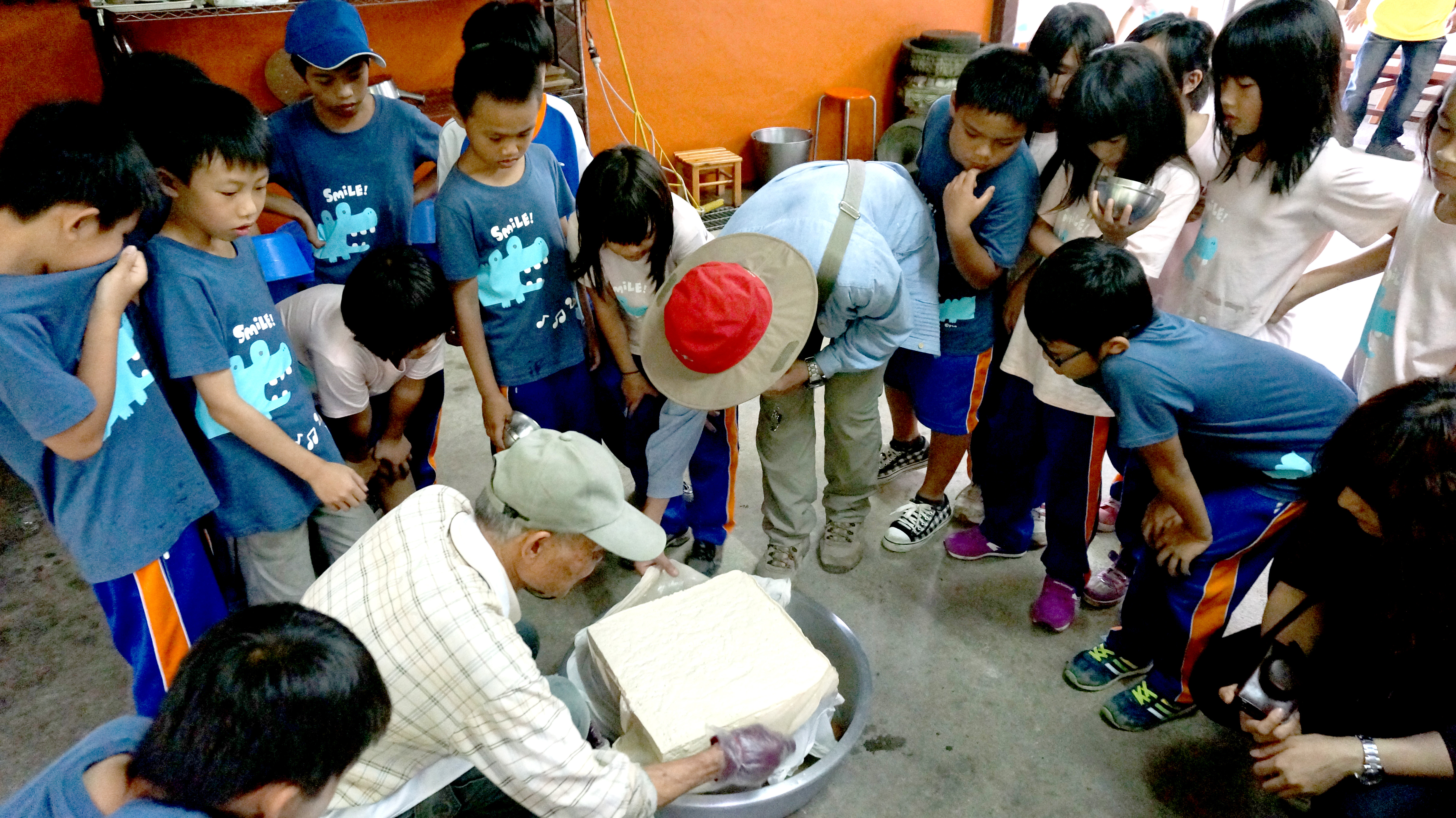 羅山熱門泥火山豆腐DIY，即採用大豆花蓮1號為材料