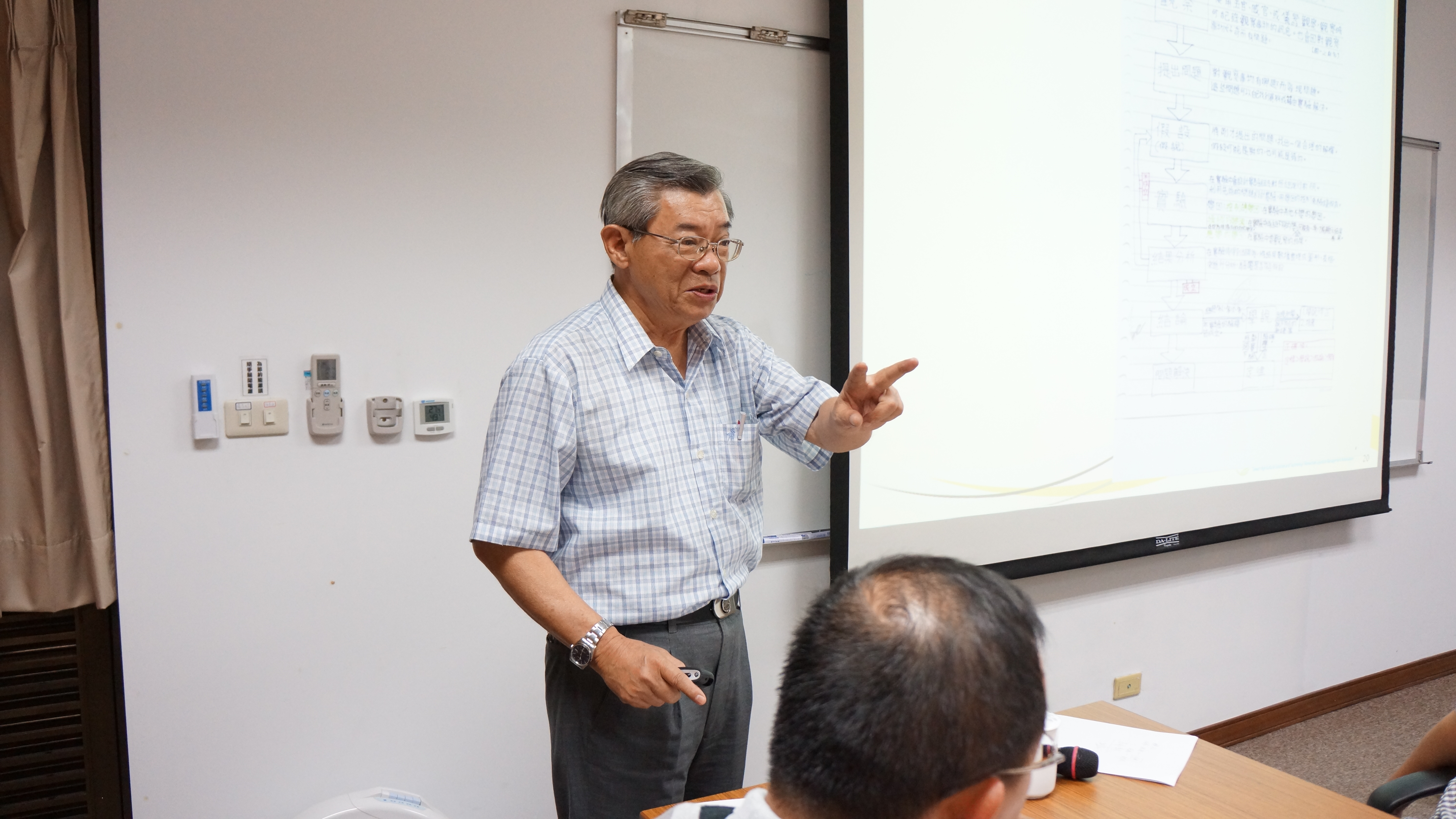 鄒箎生理事長來場演講