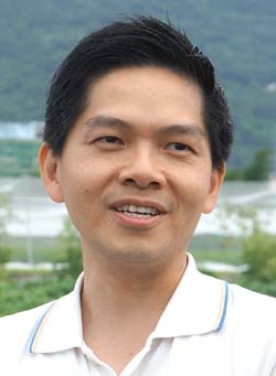 人事室　黃耀德主任