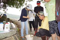 本場指導部落農友使用亞磷酸等有機資材，預防水稻稻熱病