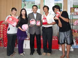 陳主委關心青年農民謝銘鍵