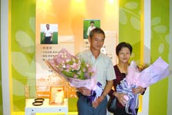 本屆十大經典好米得主蕭月娥農友與其夫婿朱坤宗農友