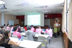 一佳村青草園與大家分享經營田媽媽的歷程