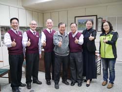 范美玲場長（右二）拜會宜蘭縣各級農會，期望未來與各農會配合，共同努力發揚宜蘭農產業（圖為與羅東鎮農會黃智庸總幹事（右四）及團隊合影）