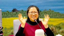 周君怡說明臉書經營模式、貼文技巧以及文章撰寫方式