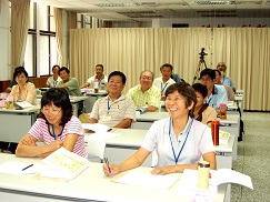 The agricultural training courses place equal weight on theory and practice, garnering positive responses from students.